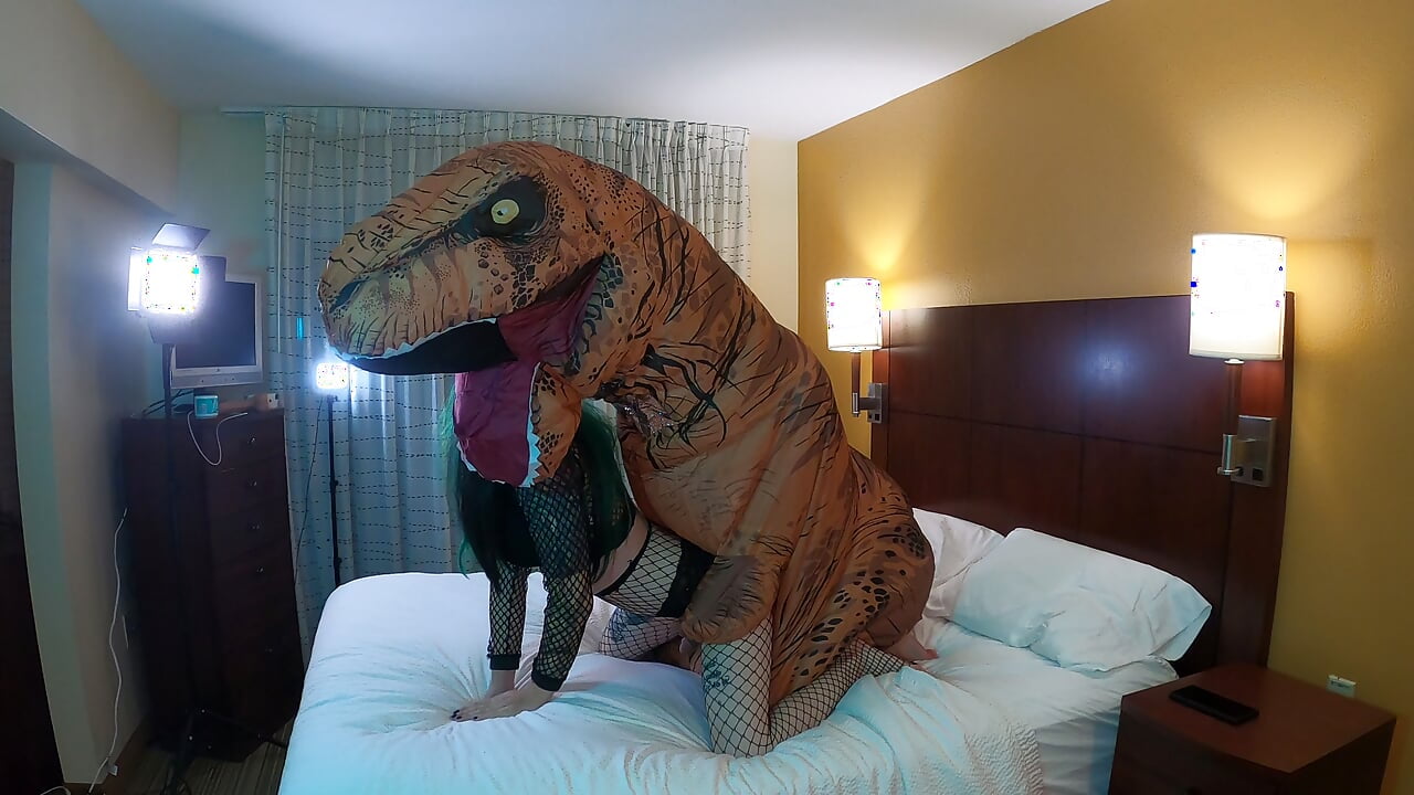 Girl Fucked By Dinosaur