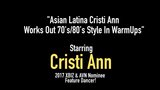 Die asiatische Latina Cristi Ann trainiert den 70er-80er Jahre Stil im Warmup snapshot 1