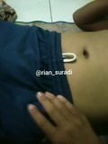 Schwuler Sex: indonesischer Schwuler, blaue Unterwäsche-Massage snapshot 3
