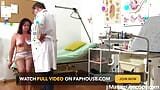 Reife Gynäkologen-kamera aufnahmen der reifen frau, gynäkologie-untersuchung + vaginale bewässerung snapshot 6