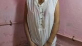 Devar fode bhabhi no banheiro enquanto mijando - full hd video movie snapshot 2