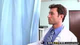 Médicos aventura - Madison Ivy James Deen - no eres enfermera snapshot 2