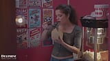 Delphine Films - Victoria Foxx, actrice pulpeuse, se branle après une répétition snapshot 2