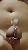 Evli kadın kadın kılıklı gavata sperm yemeyi öğretiyor snapshot 8