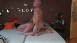 Vreemdgaande brunette vrouw softcore neuken met kale man snapshot 16