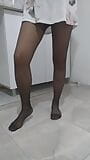 Turk mature leg and foot fetish in nylon stockings in the kitchen snapshot 8