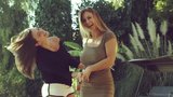 Vollbusige lesbische MILFs Alyssa Reece und Dorothy Black snapshot 2