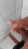 Mira como mi pene bota bastante leche snapshot 5