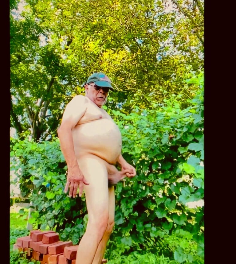 Дед Дрочит На Природе