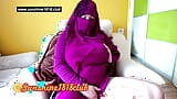 Menina árabe muçulmana em cosplay hijab roxo, peitos grandes, webcam, show gravado em 20 de março snapshot 19