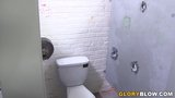 Julie Cash zuigt zwarte lul - gloryhole snapshot 2