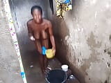 Saya merakam adik tiri saya di bilik mandi. video menjadi viral di web snapshot 7