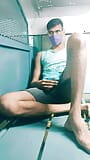 Indische homo in openbare trein sexy grote kont snapshot 3