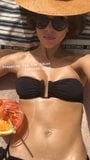 Jessica Alba-sexy lichaam in een bikini, 30-4-2019 snapshot 1