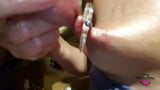 Nippleringlover - eine geile MILF wichst den gepiercten Schwanz von Ehemann, der mit einem riesigen gepiercten Nippel verbunden ist snapshot 6