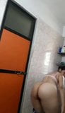 Sri-lankische Freundin strippt im Waschraum snapshot 6