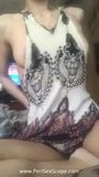 Ragazza calda con vestito che balla e si masturba snapshot 2