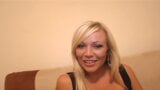 Blondine gibt BBC harten Blowjob! snapshot 2