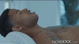 Чорний молодик в оправі і дупу відтраханий великим членом масажиста snapshot 7