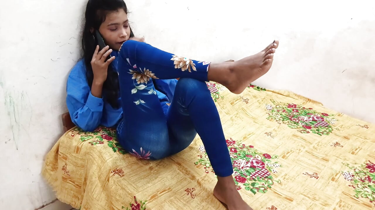 भारतीय छात्रा और सौतेले भाई ने सेक्स किया - छोटी और बड़ी पाइंस