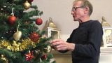 Oldman John neukt blondine met Kerstmis snapshot 3