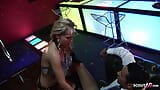 Blonde MILF Diana Gold fickt mit Kungen im Strip Club ohne Kondom snapshot 5