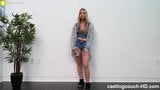 랩 비디오에 빠져들기 위해 섹스하는 모래시계 몸매의 백인 소녀 snapshot 2