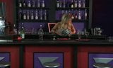 Một bartender milf snapshot 1