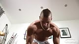 Muscly hetero-typ fickt spielzeug - Maskurbate snapshot 6