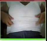 Грудастая толстушка показывает сиськи перед MSN перед вебкамерой snapshot 5