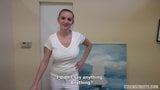 La masseuse Suzie a de gros seins naturels, 4k snapshot 3