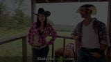 Shake the snake - cowgirl gostosa fodida ao ar livre snapshot 1