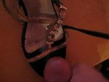 Éjaculation sur des chaussures snapshot 9