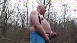 ¡Masturbación atrevida por el gordo bigotudo en el bosque! snapshot 3