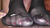 Éjaculation sur les pieds en collants snapshot 7