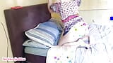 Video pelirroja amateur en un vestido sin bragas masturbándose lamiendo los pies, coño peludo chupado y gran culo follado snapshot 2