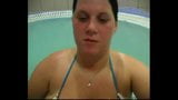 Fette Drecksau blaest im Schwimmbad snapshot 2