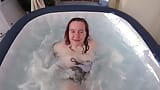 Người giúp việc Pháp thổi kèn với xuất tinh vào miệng trong bồn tắm nước nóng snapshot 6