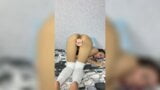 Geile Ehefrau steht im Doggystyle und spielt großen Dildo snapshot 8