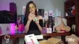 Sarah stämmer unboxing stor låda med sexleksaker #3 från ifonnx snapshot 11