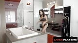 Rondborstige hete milf Lisa Ann in haar kont geneukt in lingerie - Latexplaytime snapshot 4