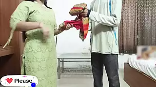 Salu Apne Tailer Ke Pass Apne Saree Silvane Aur Map Dene Gayi Thi ...