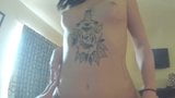 Fată cu tatuaje și piercing-uri se fute în hotel snapshot 8