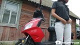 Gadis pengendara motor masturbasi di sepeda motor merahnya snapshot 2