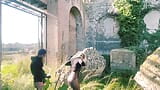 A los 90 entre las ruinas romanas con el tapón snapshot 2