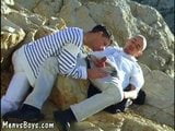 Aventura de sexo gay al aire libre de un joven seductor snapshot 16