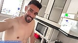 Chico fitness le encanta estar desnudo. Rutina mañanera desnudo snapshot 10