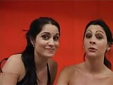 Napalona amatorska Latinas Mora i Natalin dzielące się kutasem i spermą w trójkącie porno casting snapshot 2