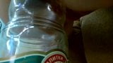 Riesige Flasche fickt Arsch snapshot 3