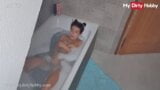 Linawinter speelt met haar poesje terwijl ze geniet van een heet stomende bubbelbad - mydirtyhobby snapshot 12